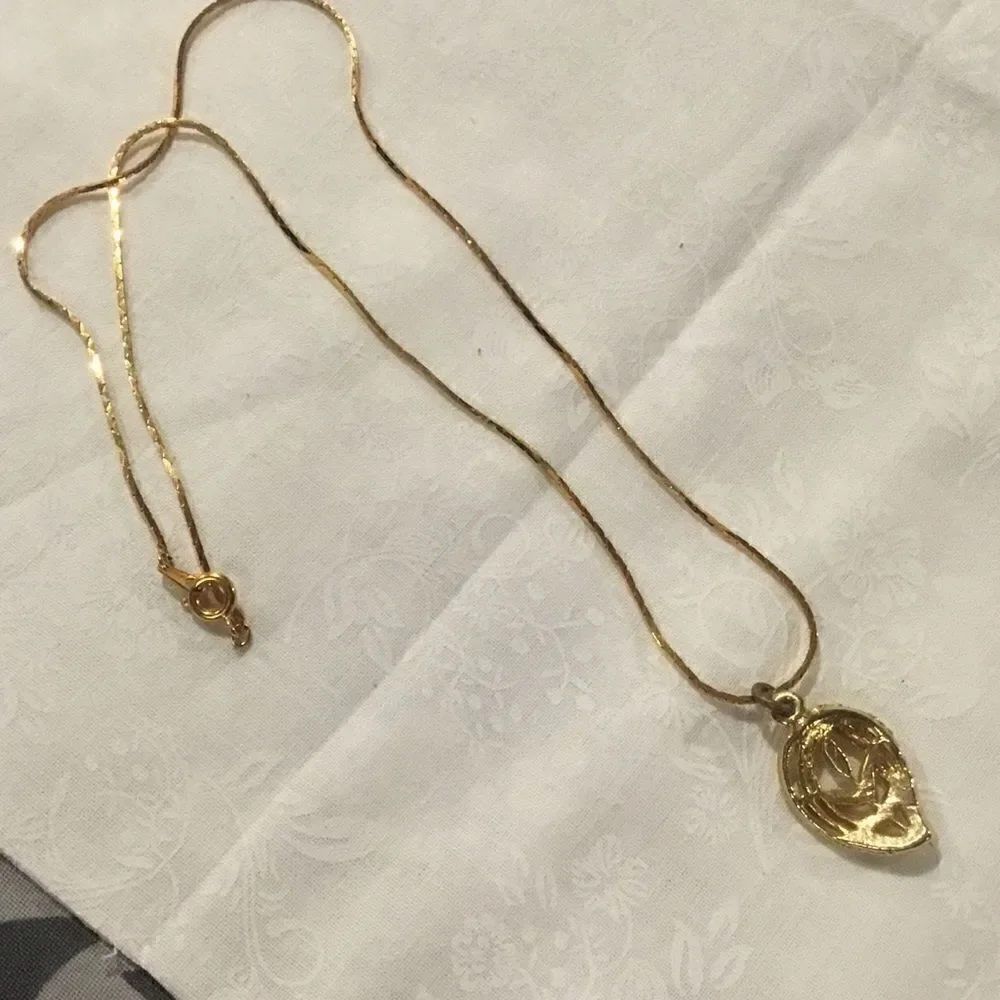 Goldtone Necklace With Leaf Pendant
